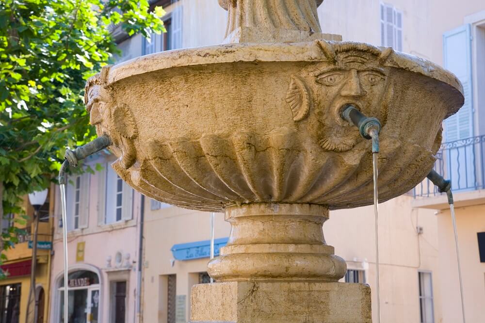 betonowa fontanna